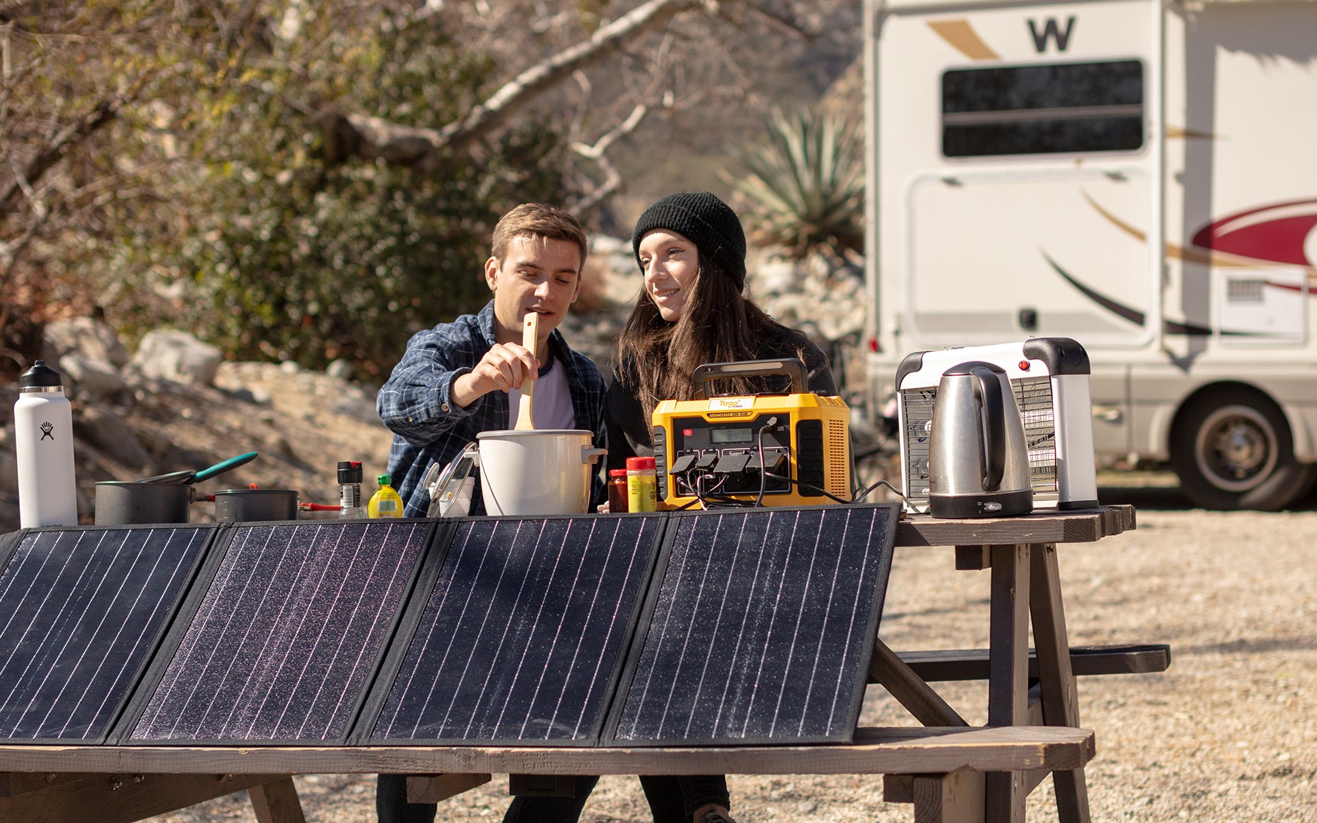 Yargopower portable solar panel and power station